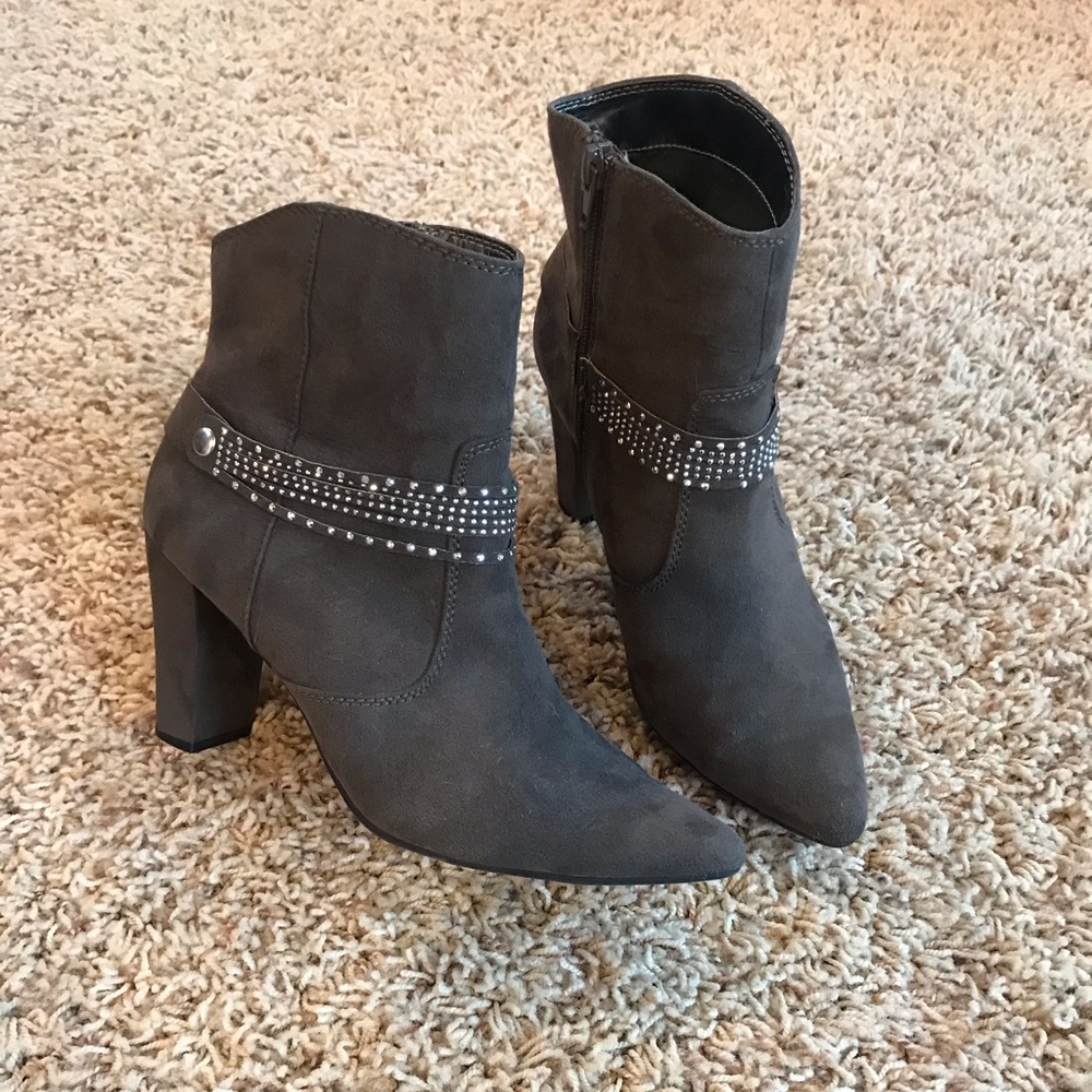 Heeled Ankle bootie size 8.5
